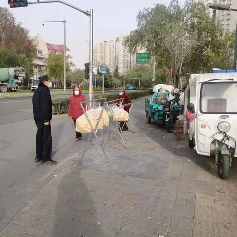 纬北路街道开展占道经营整治工作