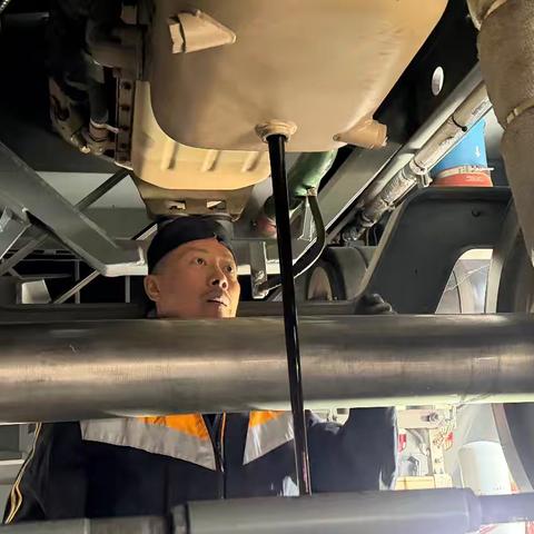 春启新程，护行安澜——河口南接触网工区轨道车春季换季保养纪实