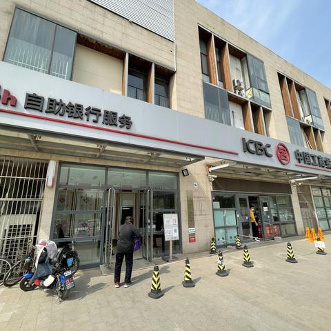 长兴路支行开展“三铁精神”实招回溯活动