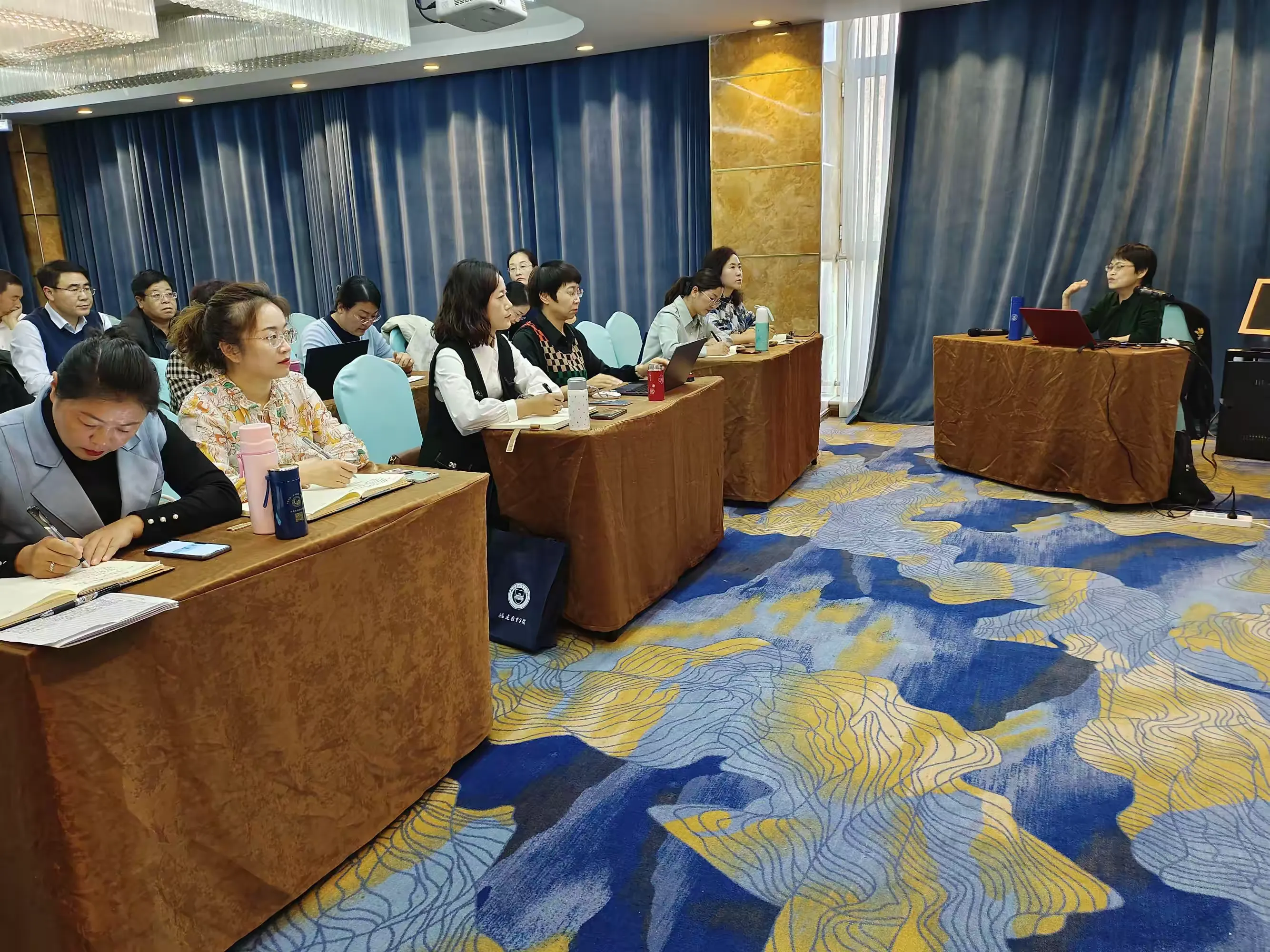 简篇-专业引领促成长 互学互鉴共提升——自治区李欣芳名校长工作室“国培计划(2022)”一宁夏回族自治区中小学名校长培养对象培训纪实