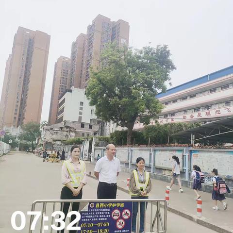 咫尺方寸地，暖心护学岗——县西小学二（3）班护岗简篇