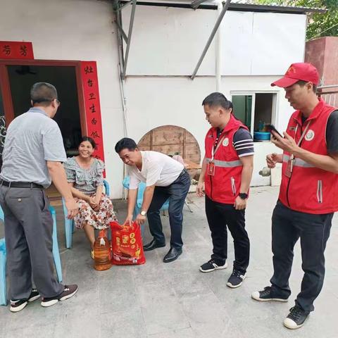 心系社区困难家庭，走访慰问暖人心