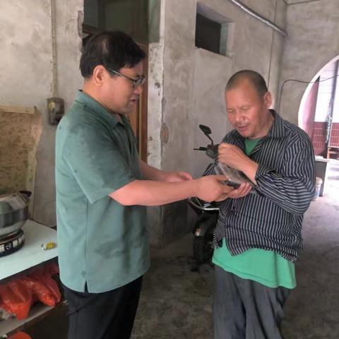 浓情端午送温暖 社区关怀暖人心—西咸新区永乐镇永乐社区为低保户送去甜蜜甑糕