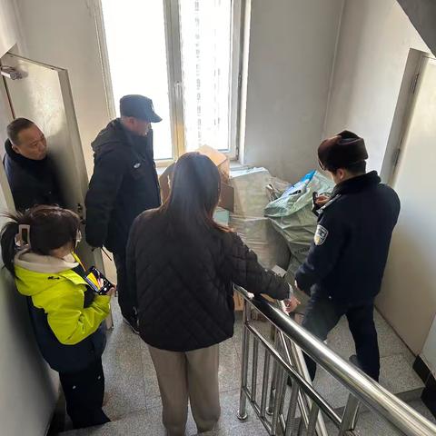 “ 告别楼道杂乱，共筑小区安全线”—建筑街道林园社区开展楼道杂物清理行动