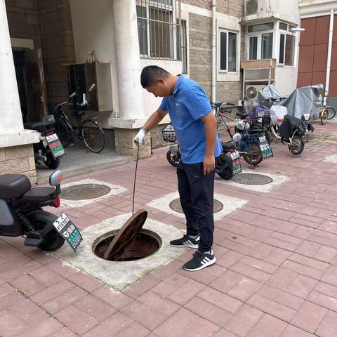 巡查排水设施 确定小区排水通畅