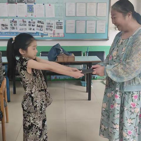 【维明路小学西校】拾金不昧暖人心 小小善举传美德