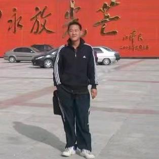 教师风采展||以爱育人担使命，以体启智铸华章——李巍