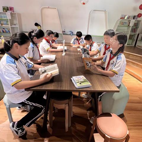 书香伴蝉鸣 阅读见成长