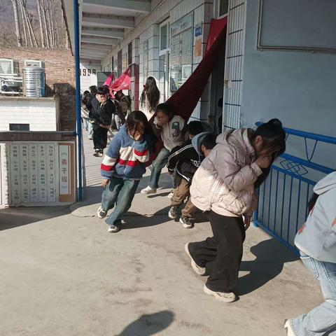 固新小学开展安全演练，筑牢安全底线