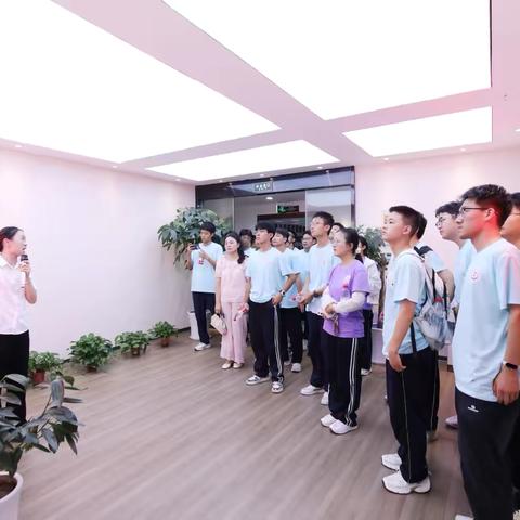 陕西丹凤学子南京夏令营走进“丹凤厨工”品牌运行服务中心 感受家乡创业者奋斗历程