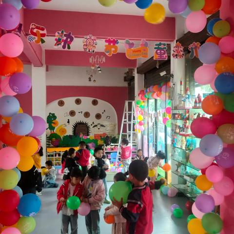 花山镇小太阳幼儿园“童心筑梦，科创未来”六一亲子同行活动纪实