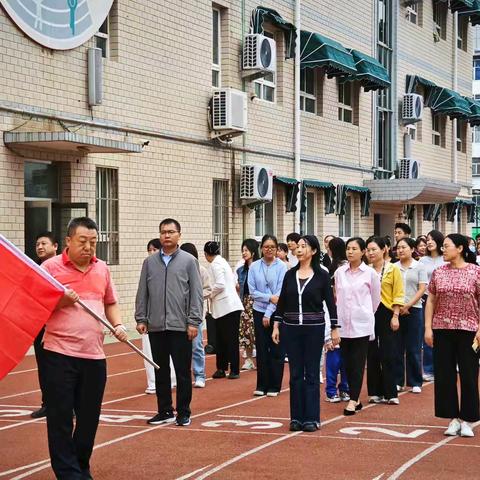 【实验·新闻】一步一教育·健步走健康——保定市实验小学教师健步走活动纪实