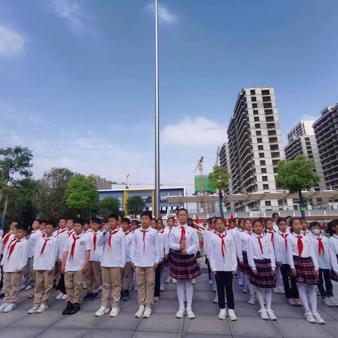 到中流击水，浪遏飞舟——健康路小学和平校区四（1）班升旗展示活动