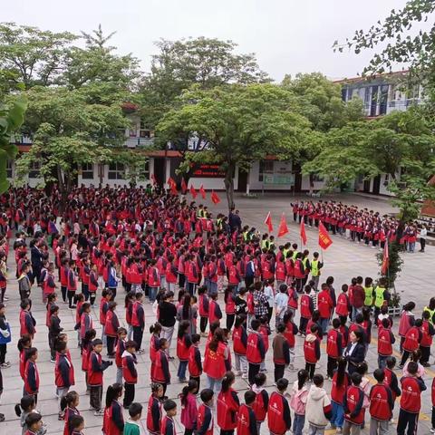 社旗县赊店镇第二小学校《快乐童年 放飞梦想》主题升旗仪式