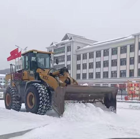 以雪为令齐上阵 清雪护航保畅通 ——得耳布尔镇开展清雪除冰保畅工作