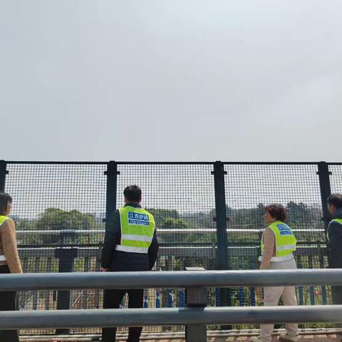 守护平安清明路，筑牢铁路“安全线”——青垦社区清明节前夕铁路安全巡查纪实