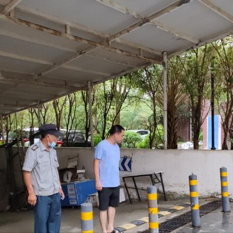 市房管中心五一节日期间开展防台防汛专项工作检查