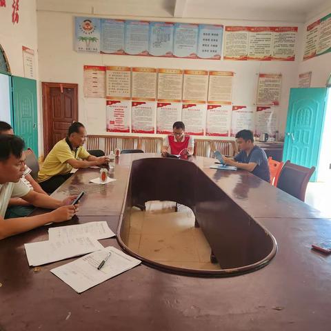 2023年8月20日海南大华园律师事务所王端木律师到皇桐潭楼村委会进行关于《民法典》的法律讲座