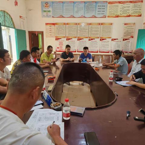 2023年10月30日海南大华园律师事务所王端木律师到皇桐潭楼村委会进行关于《民法典》的法律讲座