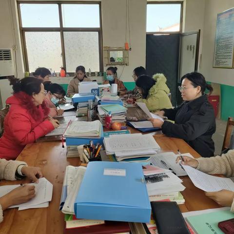 且教且研   共促成长                        ——大杨庄学区数学教研组