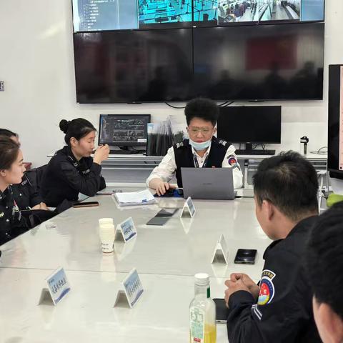 迎战五一客流潮，安检一线展风采