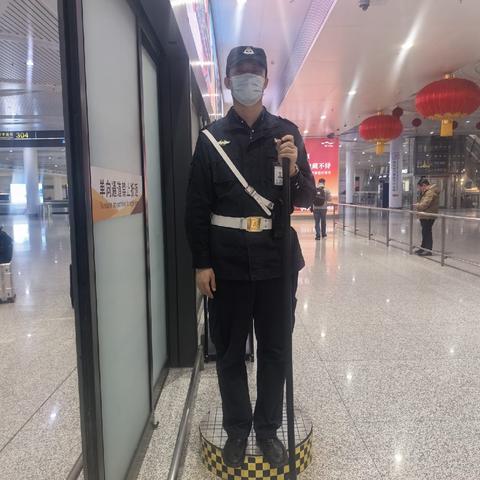 以坚守御严寒，以责任护空港