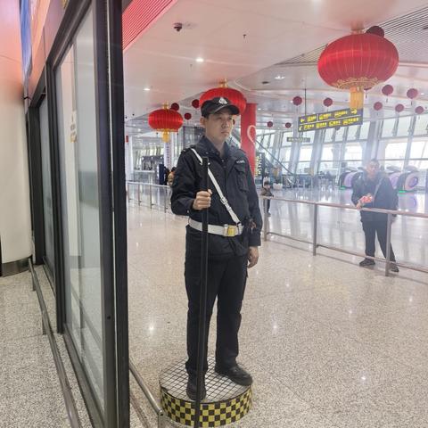坚守一线不放松，护航安全每一刻
