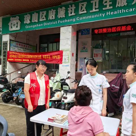 【琼山基层治理]墨客社区联合府城社区卫生服务站开展2025年世界阿尔茨海默病月“早防早治·守护认知”主题宣传活动