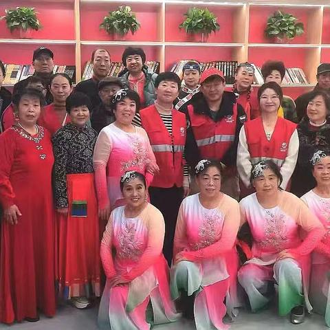 文旅智慧生活公司唐钢社区服务中心开展“智慧生活进社区舞动最美夕阳红”活动