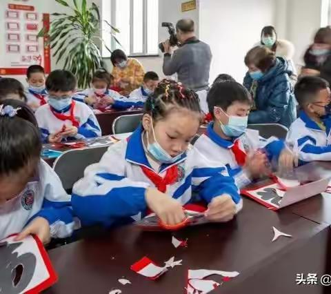 迎新春，社区携手学校 为环卫工人送“福”