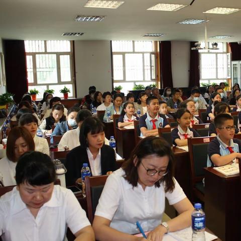 携手并进绽华芳 凝心聚力谱新篇