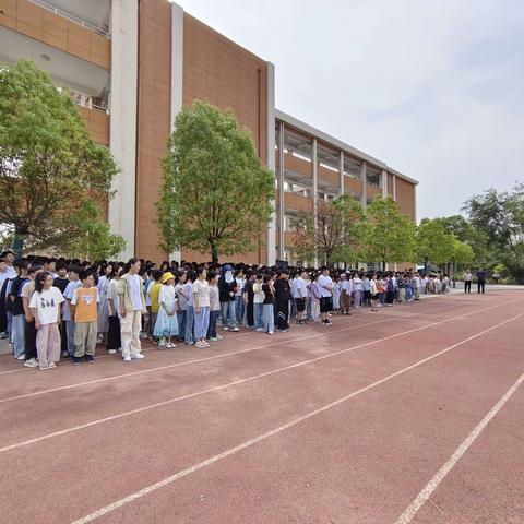 【紫庄镇赵庄小学·聆听窗外声音】猎鹰救援队对学生进行防溺水教育