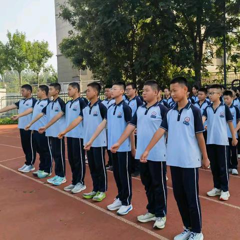 烈日炎炎风采展，飒爽英姿启新篇——惠民县实验中学2024级14班军训风采