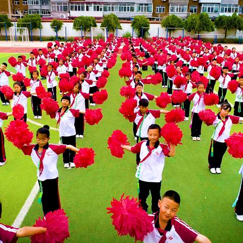 春风得意少年时 逐梦踏歌绿茵场——平庄矿区第二小学“校园艺术节暨第十七届全员趣味运动会”侧记