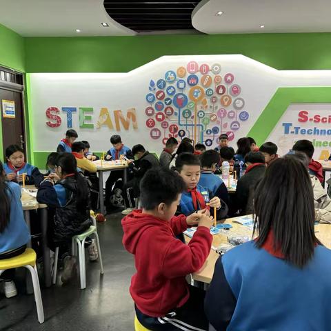 “魔”力实验    “科”创未来