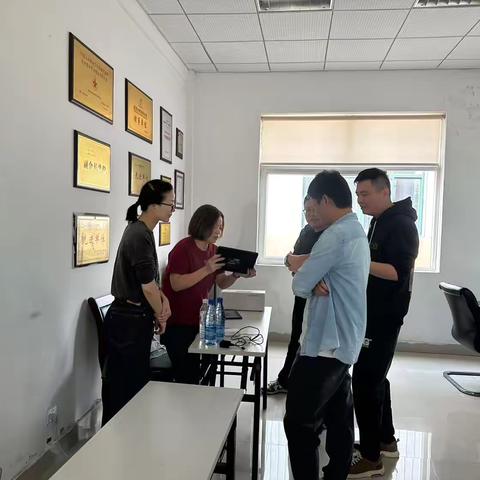 江岸支行开展“百户代发重点企业”进企营销活动