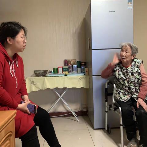 华兴社区青年人才上门关爱社区独居老人