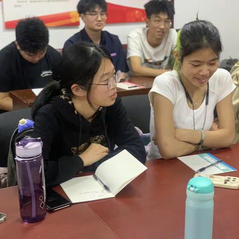 华兴社区人才驿站开展青年人才政策宣传活动