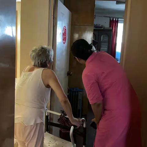 华兴社区人才驿站开展关爱独居老人走访慰问活动