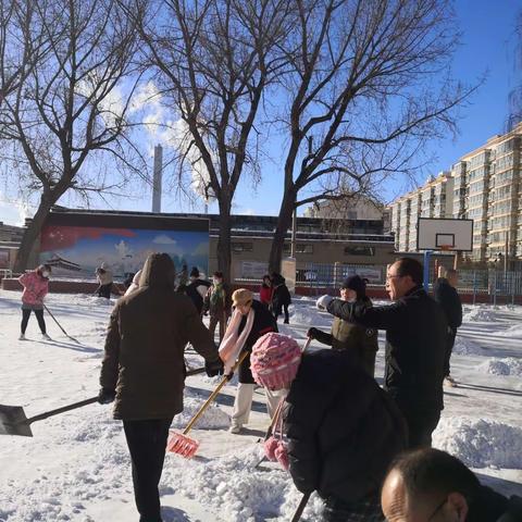 “瑞雪满校园，扫雪护安全”——解放北路小学除雪记