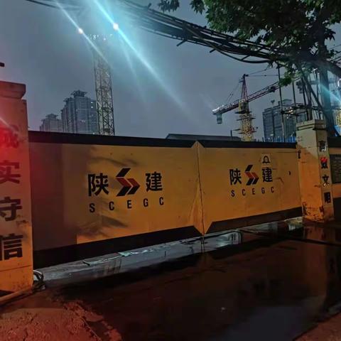 太乙路街道综网中心开展治污减霾夜间巡查工作