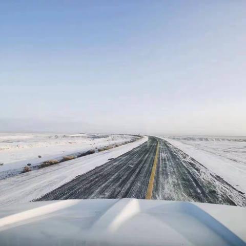 扫雪除冰共行动 温暖路上共同行