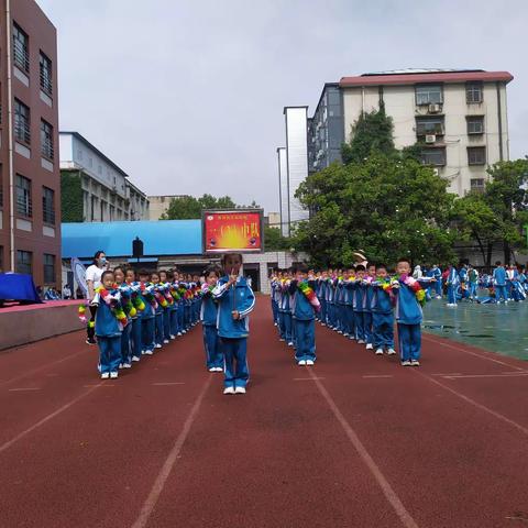 “礼赞党的二十大  童心追梦向未来”胜利街小学教育集团第一届体育文化艺术节，一（3）班风采展示