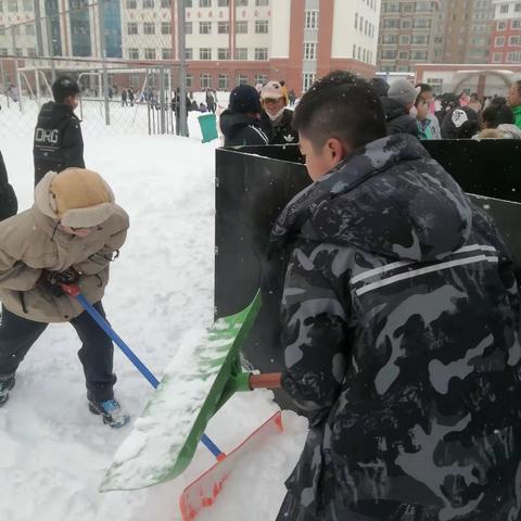 雪韵校园   快乐无限-——通河县第三小学五年二班“雪雕”活动