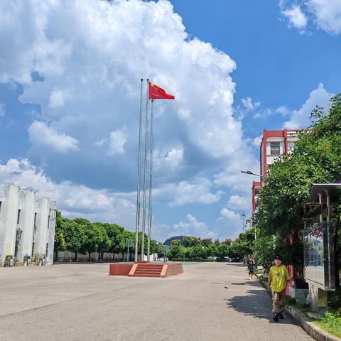 师德润桃李，丹心育栋梁