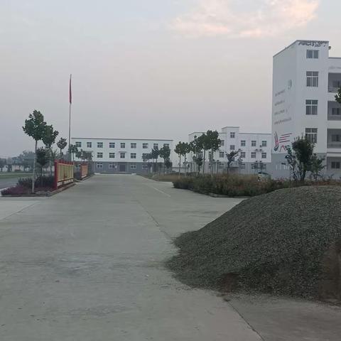 家校共建和谐校园，守卫舌尖上的食品安全——庙街乡九龙山小学一年级家长陪餐活动