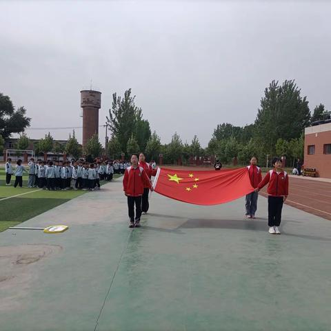 劳动促成长，实践创幸福—东华路实验小学“迎五一劳动节”升旗仪式