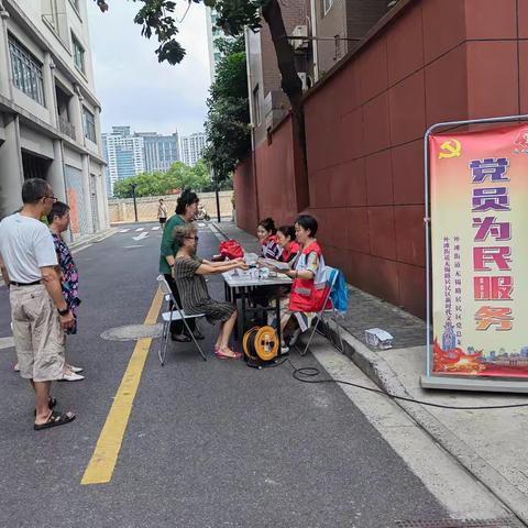 无锡居民区党总支开展为民服务、组织生活日