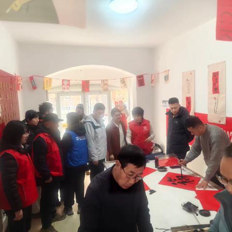 安居二区社区开展“翰墨飘香过大年，迎春接福送邻家”活动
