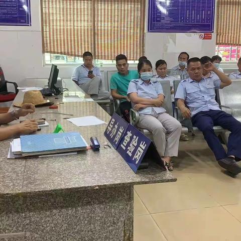 儋州海汽检测站员工走上街头宣传检测业务